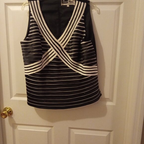 Three piece suit - Picture 1 of 4